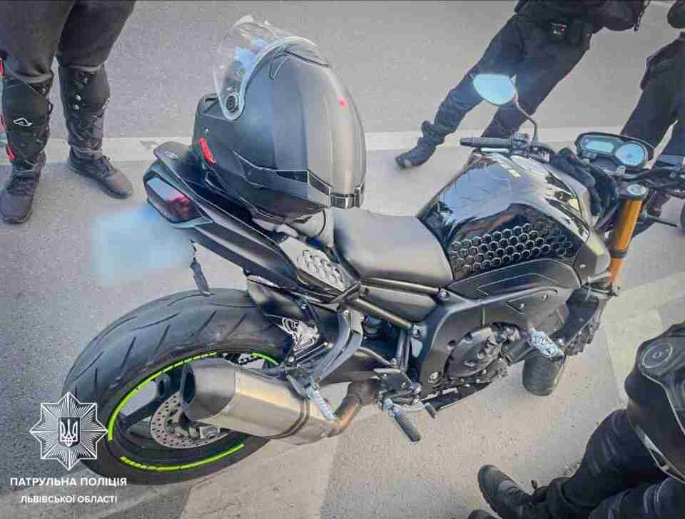 У Львові мотопатруль виявив у неповнолітнього водія мотоцикл, який перебуває у міжнародному розшуку (ФОТО)