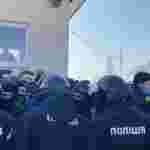 У Львові на акції проти бізнесу Козака та Медведчука сталися сутички з поліцією (відео, фото)