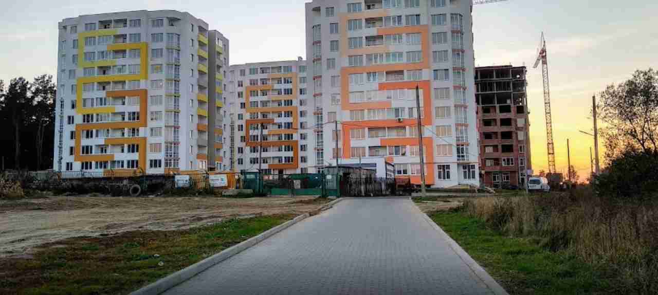 У Львові на будівництві чоловік впав з риштувань