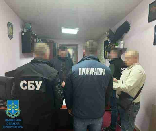 У Львові «на гарячому» затримали адвоката, який «вирішував питання» з уникненням мобілізації (ФОТО)