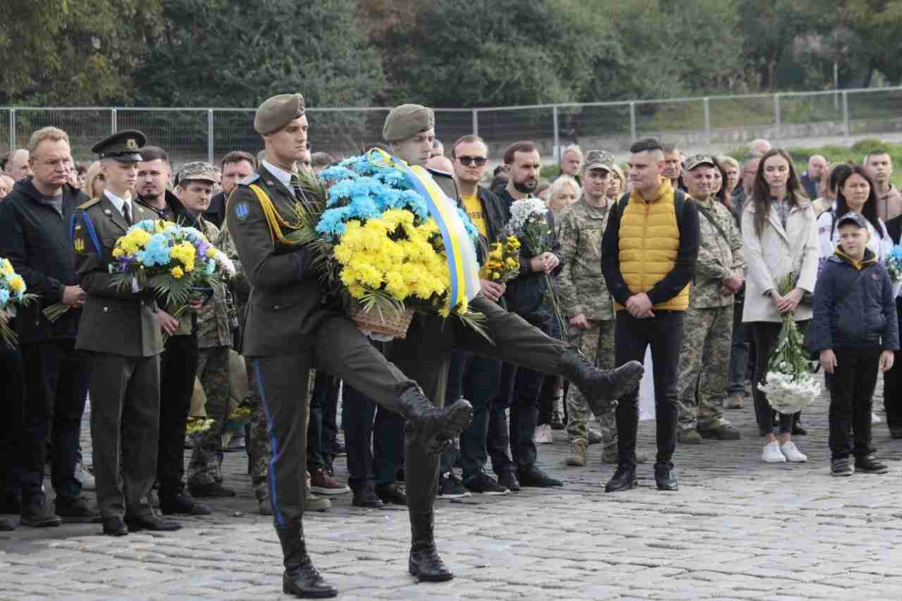 У Львові на Личаківському кладовищі вшанували пам’ять полеглих Героїв України (ФОТОРЕПОРТАЖ)