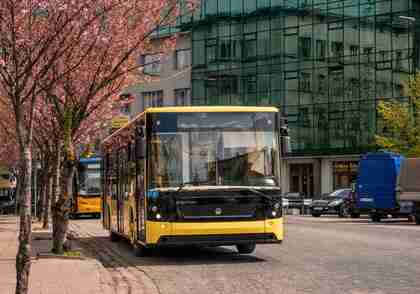 У Львові на Великодні свята до міських кладовищ курсуватиме більше транспорту
