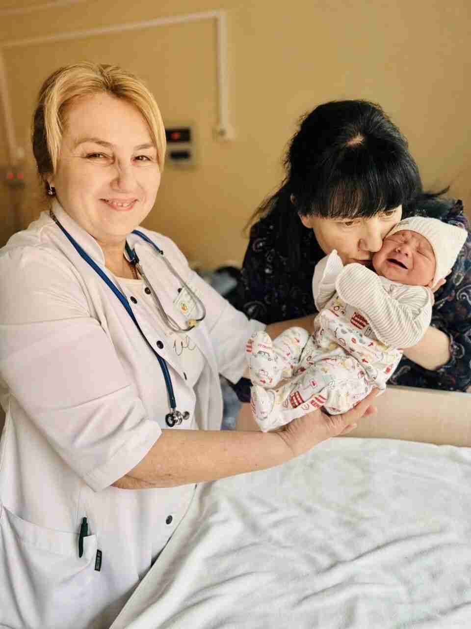 У Львові новонароджений хлопчик став 105 онуком для 87-річної жінки (ФОТО)