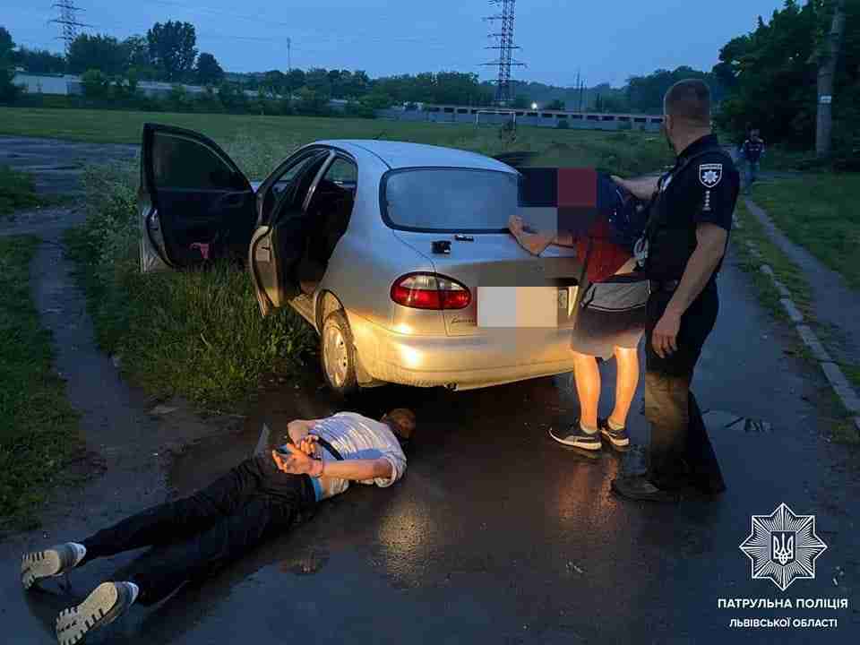 У Львові п'яний водій збив чоловіка зі сином