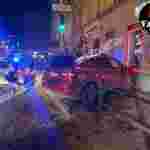 У Львові п’яний водій «Dodge» втікаючи від поліції вчинив ДТП в центрі міста (фото, відео)