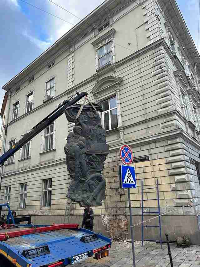 У Львові переїхала з вулиці до музею ще одна радянська експозиція (ФОТО)
