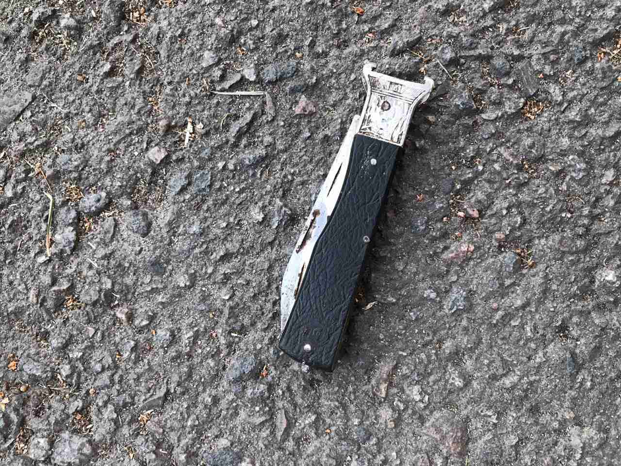У Львові під час бійки злочинець ножем поранив чоловіка