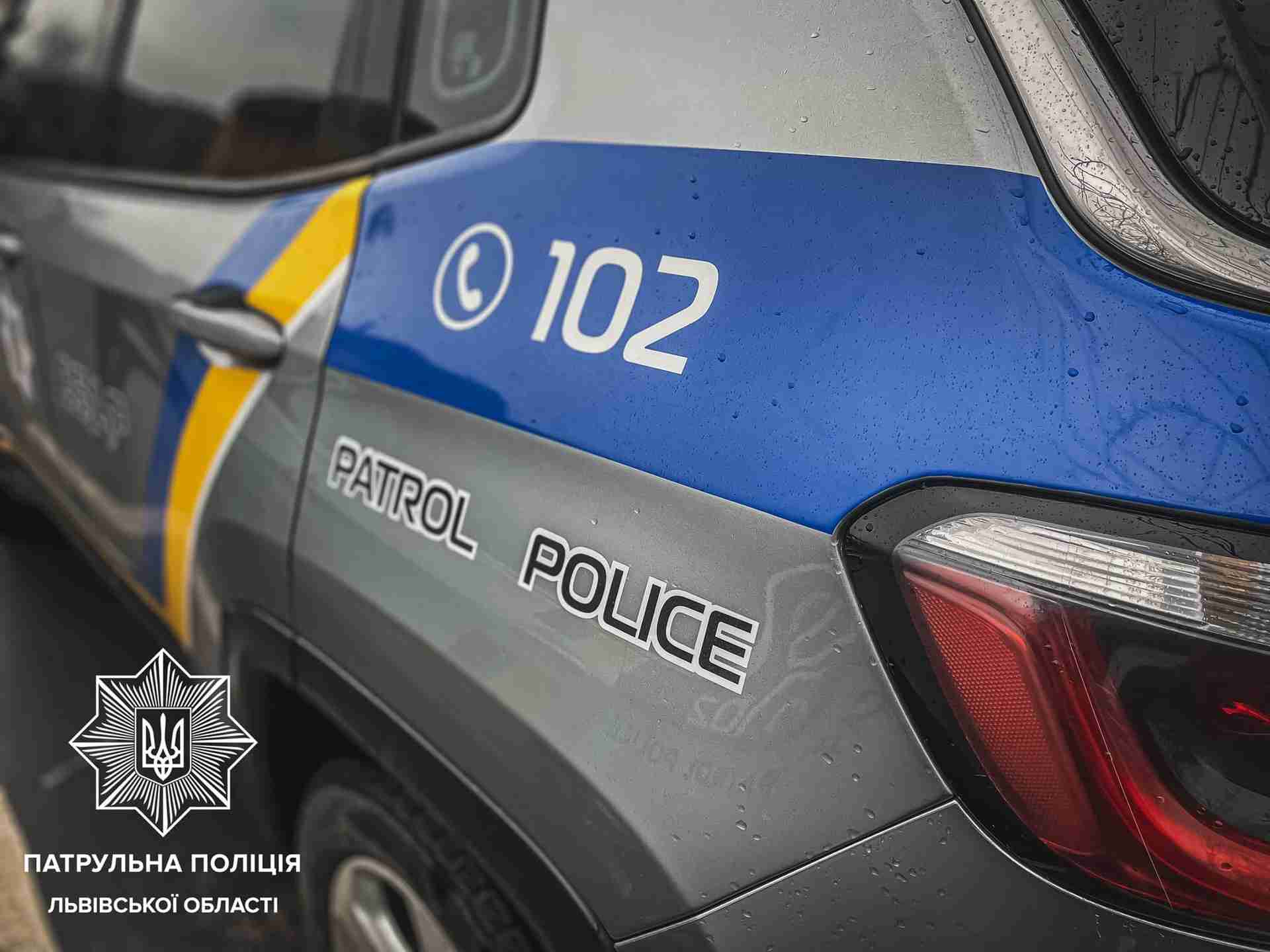У Львові під час комендантської години на вулиці затримали чоловіка, якого розшукували поліцейські (ФОТО)