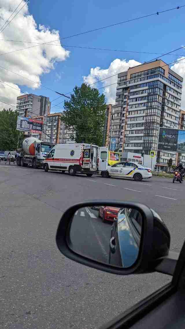 У Львові під колеса авто потрапила людина на електросамокаті (ФОТО)