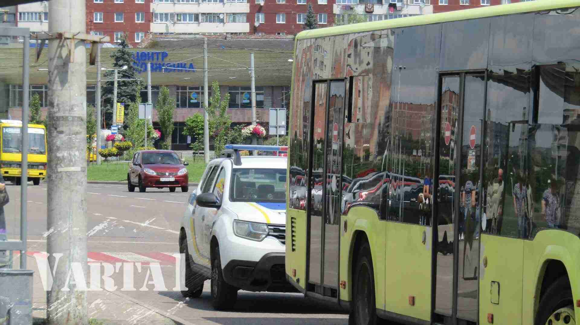У Львові під колеса автобуса потрапив чоловік (ФОТО)