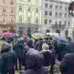 У Львові під Ратушею протестують підприємці ринків проти карантину (відео, фото)