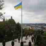 У Львові підняли прапор над Меморіалом пам’яті Героїв Небесної Сотні (фото)