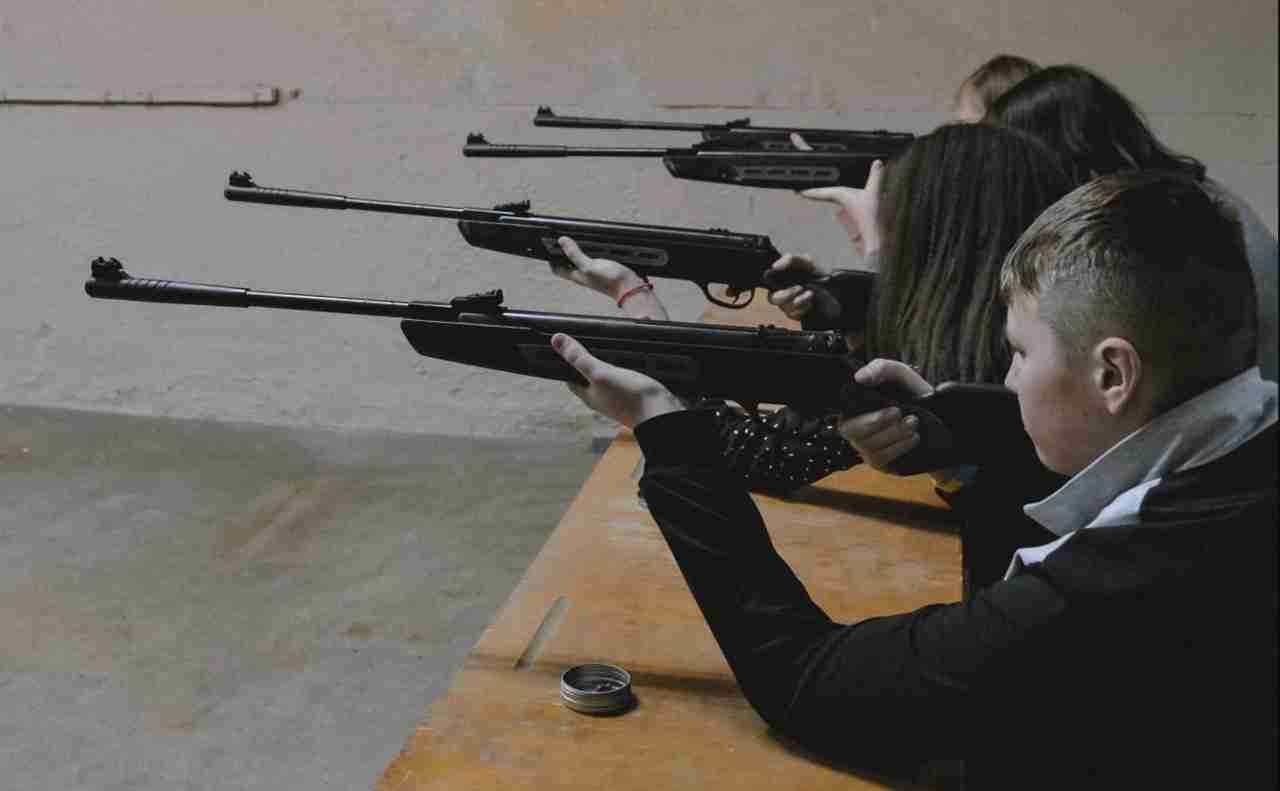 У Львові почали вчити школярів, як проводитися зі зброєю (ФОТО)