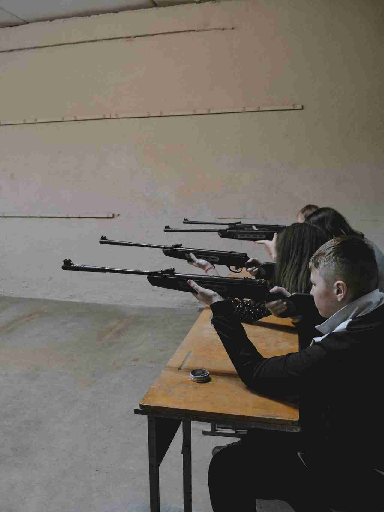 У Львові почали вчити школярів, як проводитися зі зброєю (ФОТО)