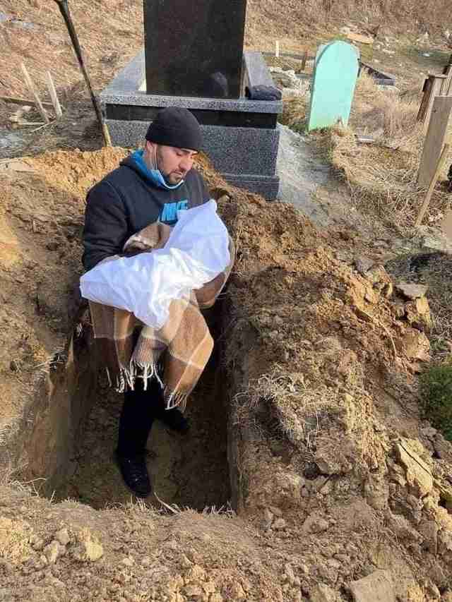 У Львові поховали дитину, яка захворіла під час бомбардувань Харкова