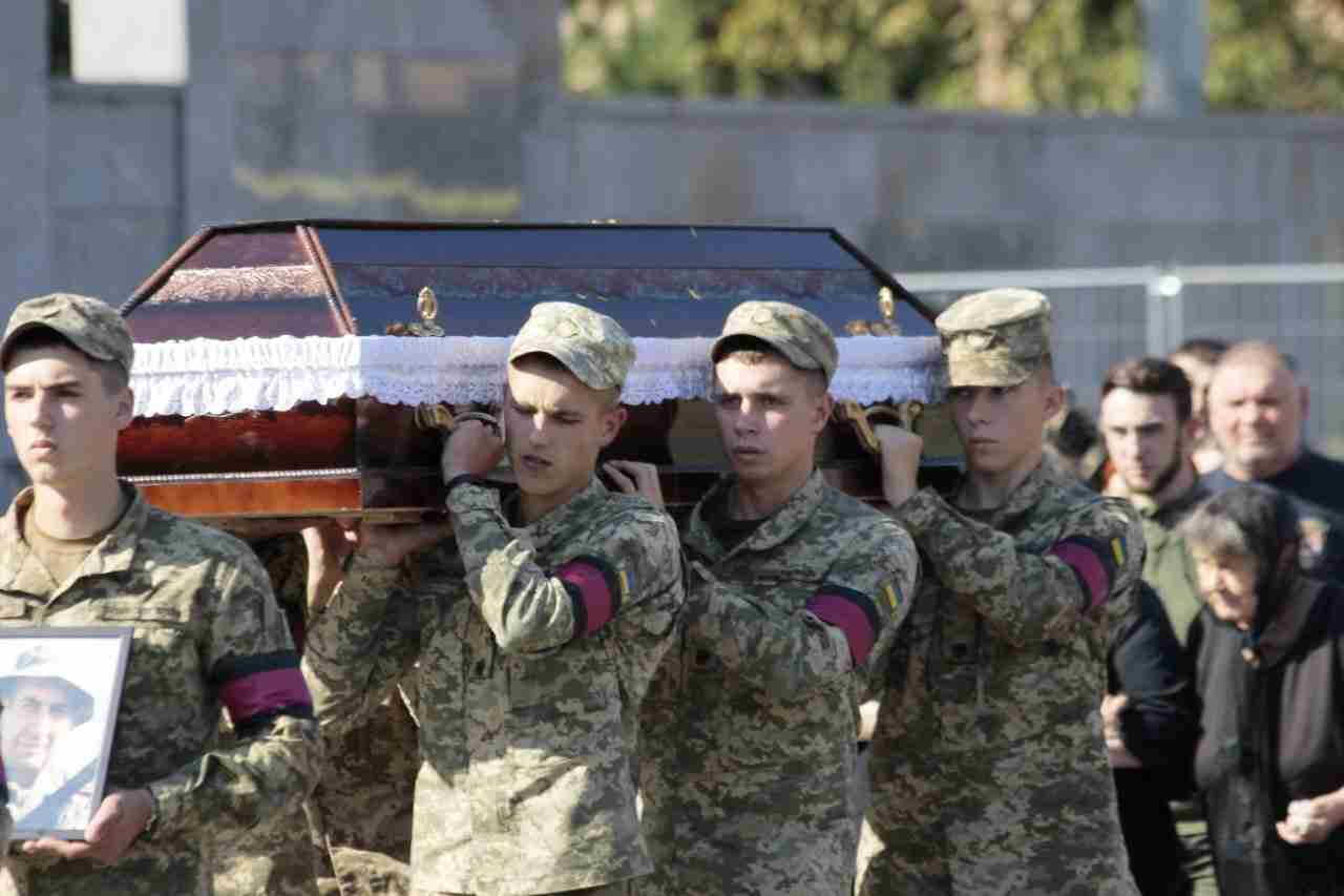У Львові поховали трьох Героїв, які віддали життя, захищаючи Україну від окупантів (ФОТО)