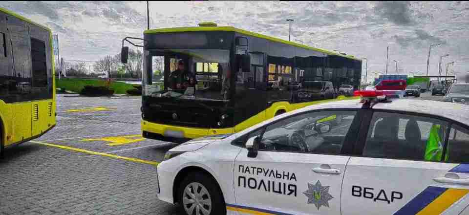 У Львові покарали двох водіїв маршруток, які одночасно порушили ПДР на одному місці (ВІДЕО)