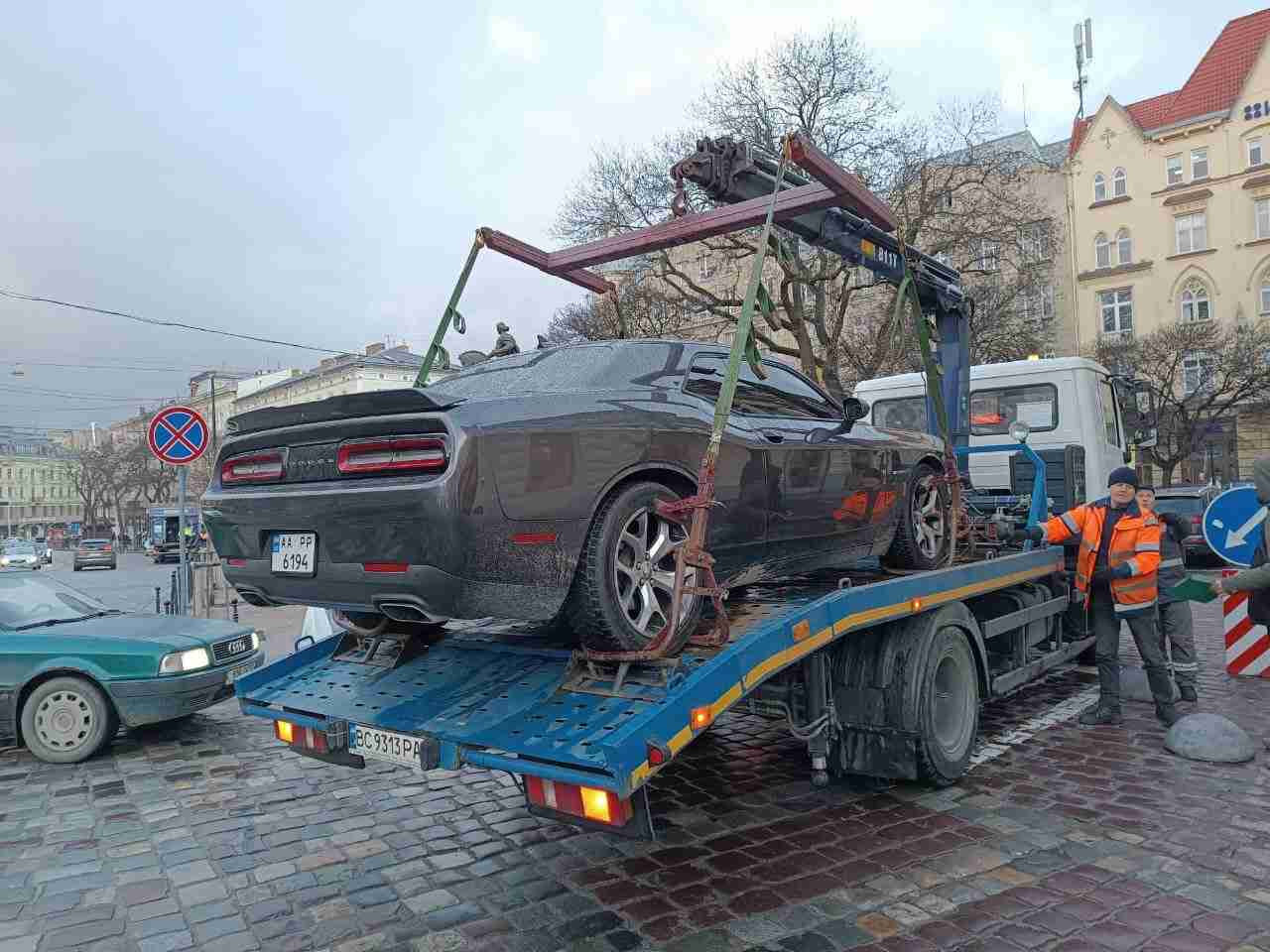 У Львові покарали водія київського «Dodge» (ФОТО, ВІДЕО)