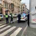 У Львові поліцейський автомобіль збив пішохода (фото)