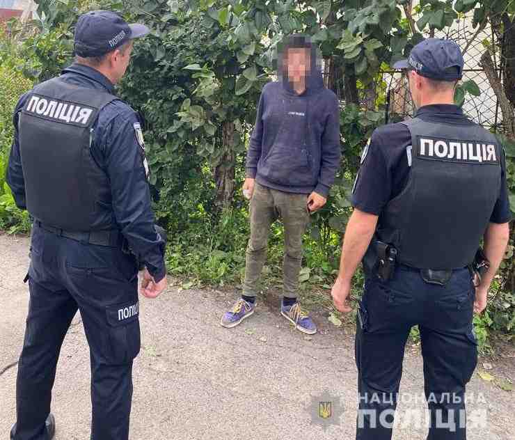 У Львові поліцейський поза службою наздогнав чоловіка, який пограбував жінку у маршрутці (ФОТО)