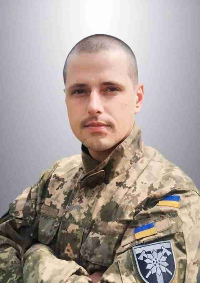 У Львові попрощаються із невідомим Воїном, десантником та бійцем 128-ї бригади, який загинув від ракетного удару (ФОТО)