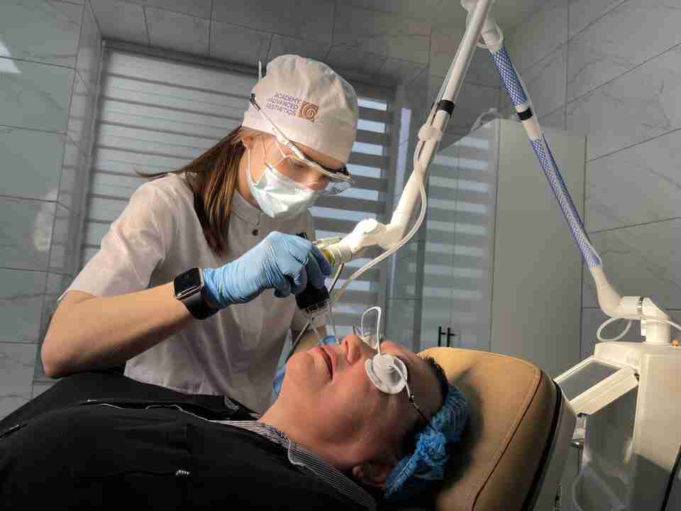 У Львові провели першу операція з пластики м’язів обличчя: допомогли жінці, зовнішність якої понівечив російський боєприпас (ФОТО)