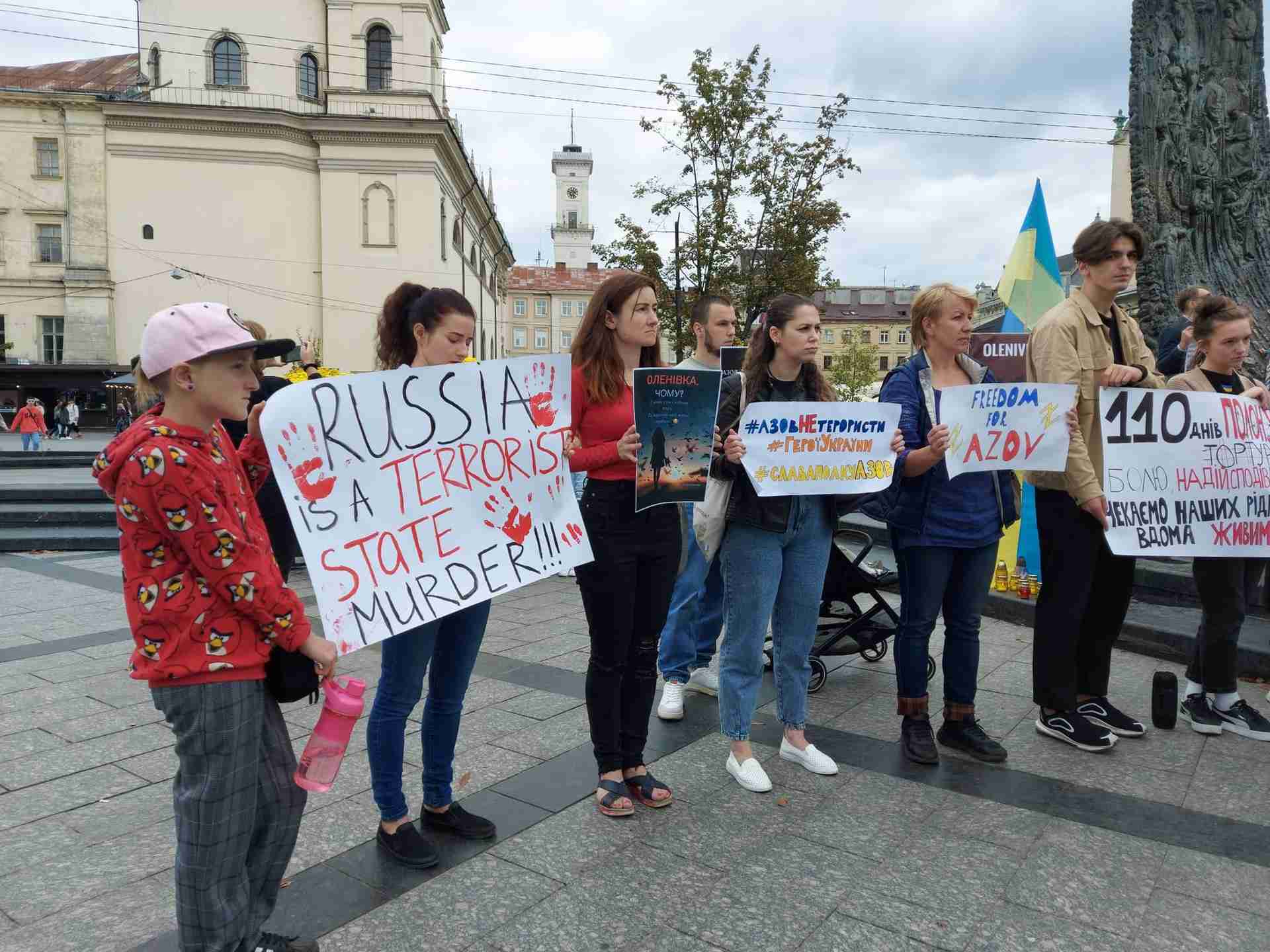 У Львові рідні захисників Маріуполя провели акцію (ФОТО)