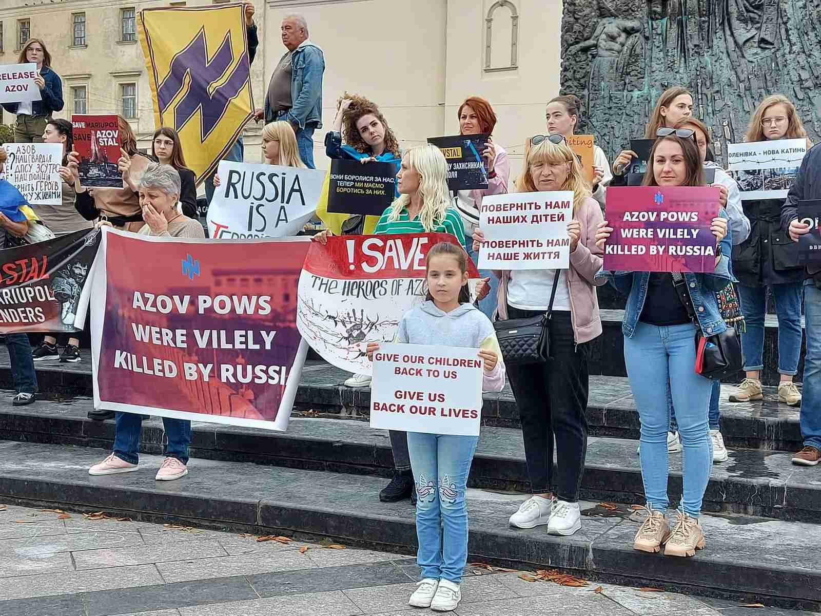 У Львові рідні захисників Маріуполя провели акцію (ФОТО)