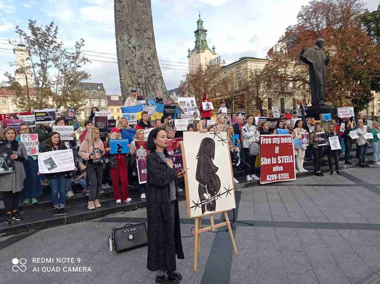 У Львові родини захисників «Азовсталі» вийшли на акцію, щоб підтримати жінок-військовополонених