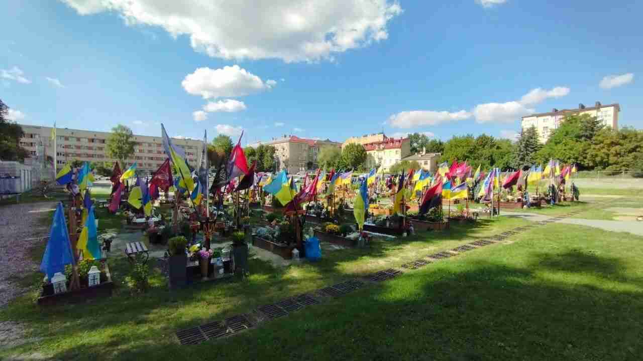 У Львові розпочато встановлення пам’ятних знаків на могилах загиблих воїнів