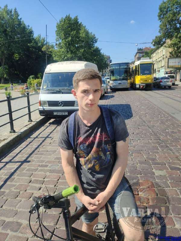 У Львові розшукують велосипедиста, який втік з місця аварії (фото)
