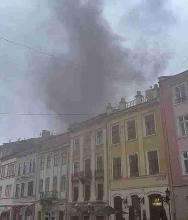 У Львові сталася пожежа в історичному центрі міста (ФОТО)