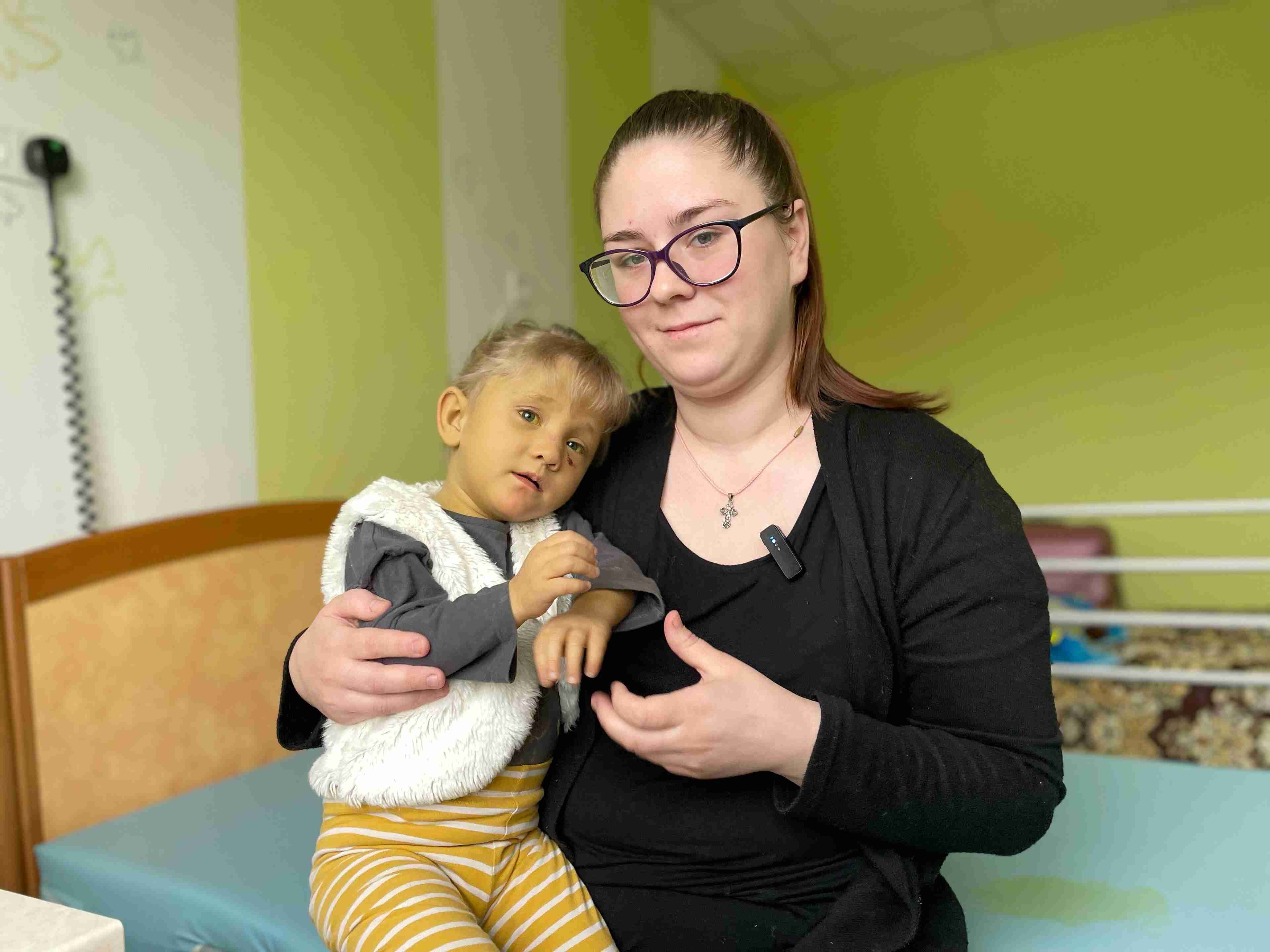У Львові стартувала перша в Україні програма лікування рідкісних захворювань: рятують  двох дворічних дівчат з синдромом Алажиля (ФОТО)