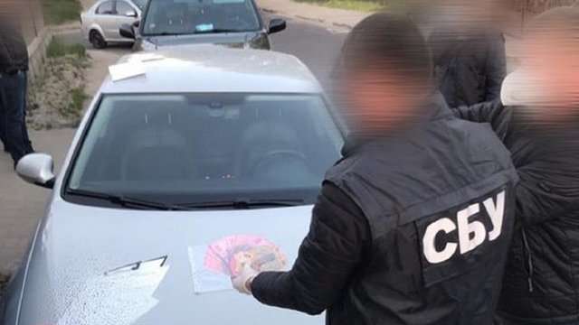 У Львові суд оштрафував на 25,5 тис. грн за хабарництво поліцейського