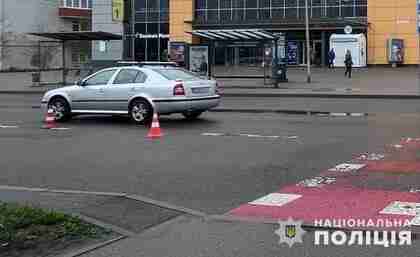 У Львові у ДТП постраждала неповнолітня, яка перебігала через дорогу