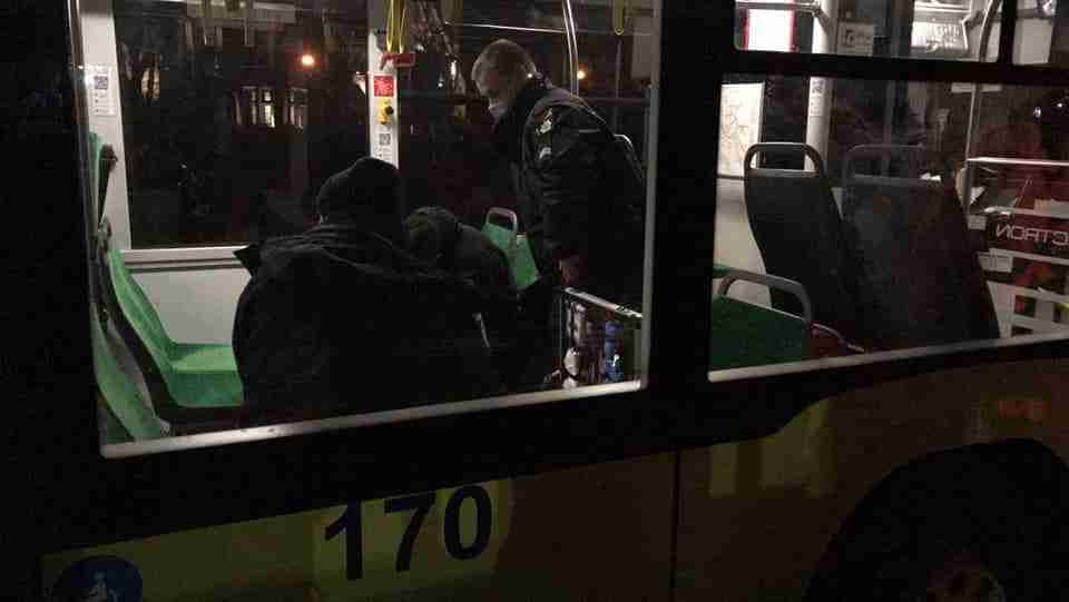 У Львові у тролейбусі помер чоловік