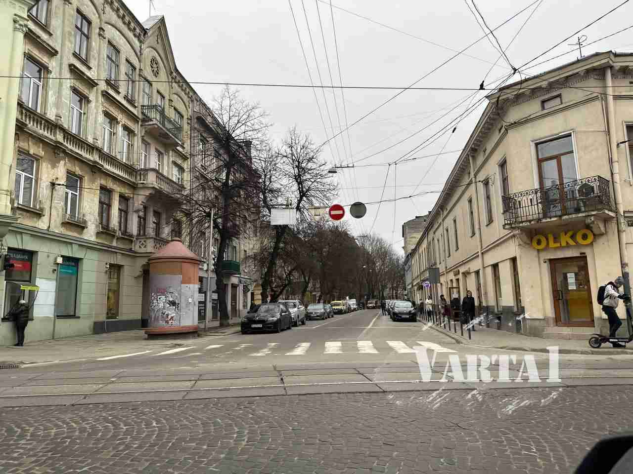 У Львові ускладнено рух вулицею через ймовірний витік газу (ФОТО)