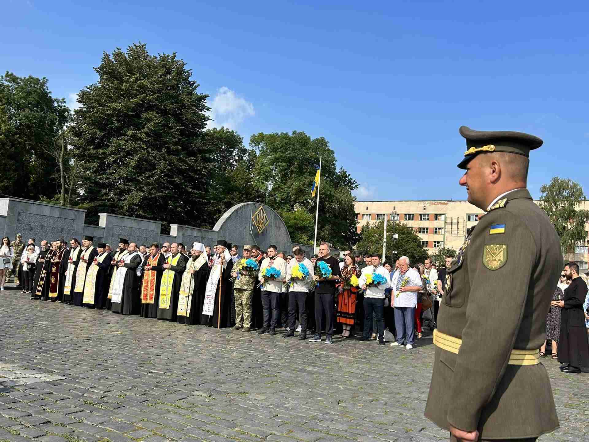 У Львові в  День Незалежності вшановують пам’ять полеглих Героїв України (ВІДЕО, НАЖИВО)