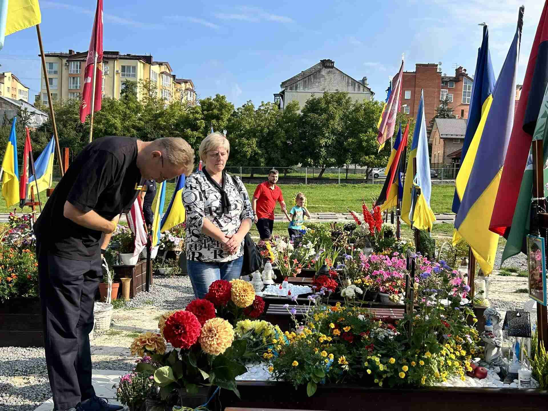 У Львові в  День Незалежності вшановують пам’ять полеглих Героїв України (ВІДЕО, НАЖИВО)