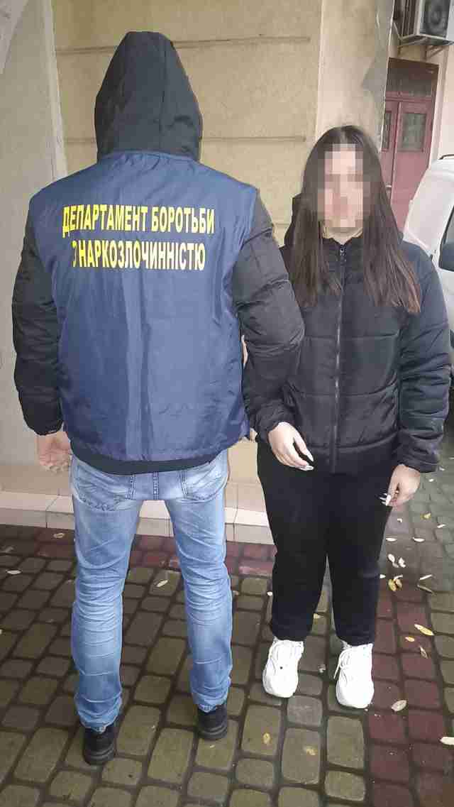 У Львові в дівчини вилучили наркотиків і психотропів на півтора мільйона гривень (ФОТО)
