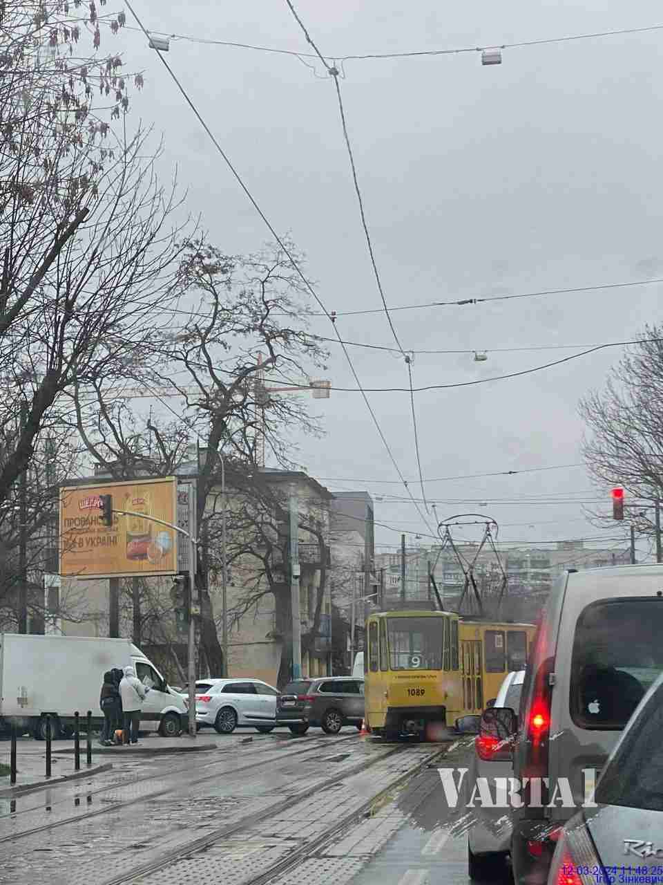 У Львові в ДТП за участі автобуса та трамвая постраждало двоє людей