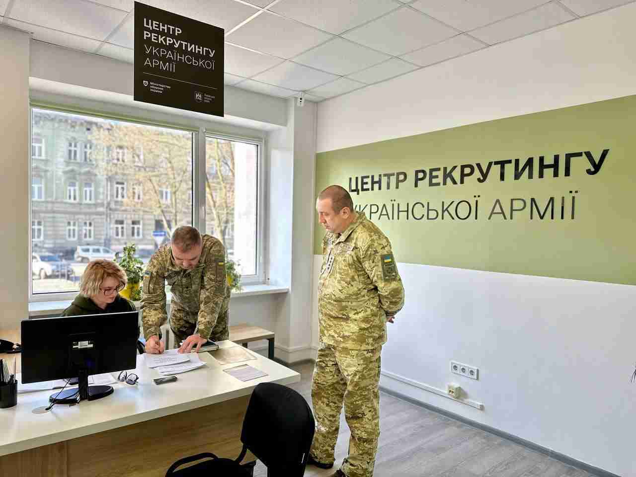 У Львові відкрили центр рекрутингу української армії