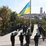 У Львові військові Галицької бригади підняли прапор на Меморіалі пам’яті Героїв Небесної Сотні