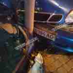 У Львові водій врізався в електроопору (фото, відео)