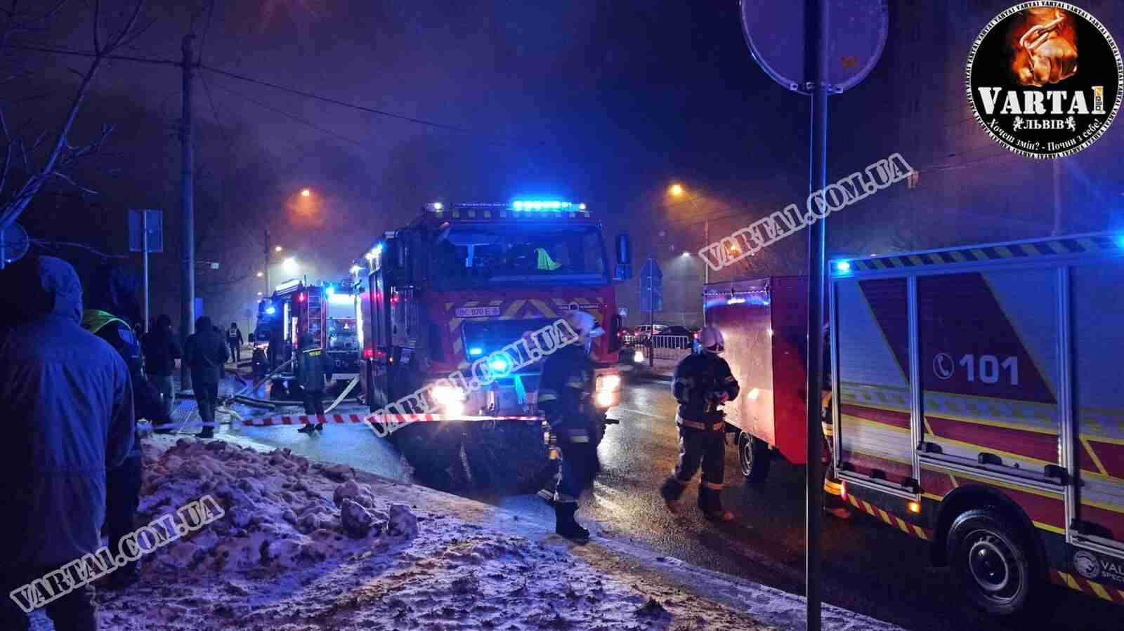 У Львові з-під завалів будинку, в якому вибухнув газ, дістали дитину (ФОТО)