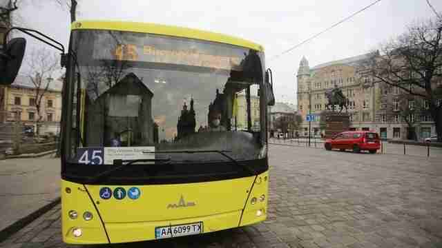 У Львові з понеділка один з міських автобусів курсуватиме за зміненим маршрутом