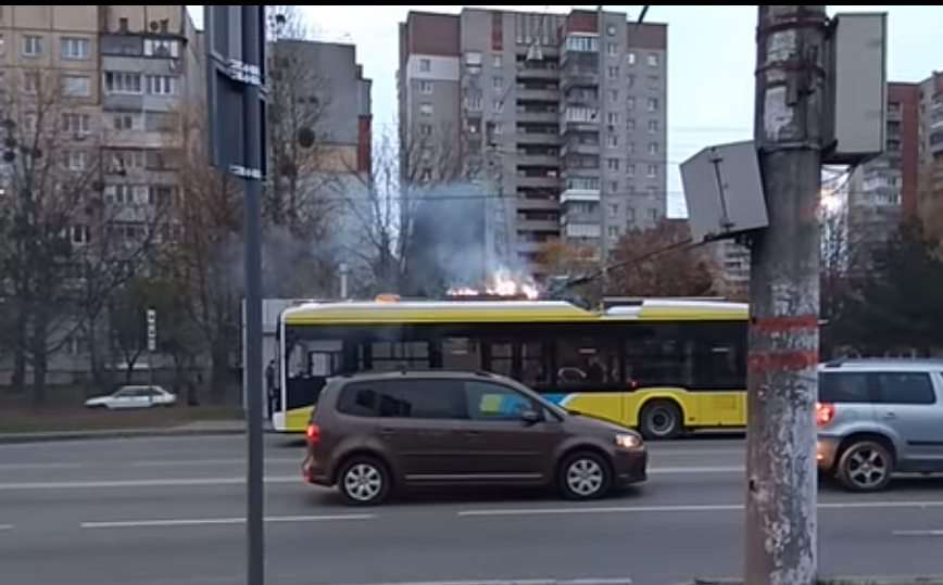 У Львові загорівся новий тролейбус (фото)