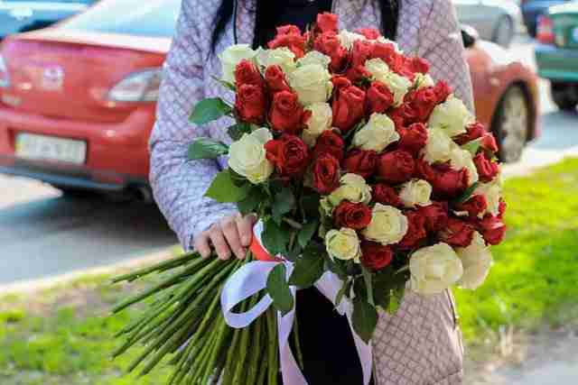 У Львові замість квітів вчителям на 1 вересня закликають зробити донат на реабілітаційний центр