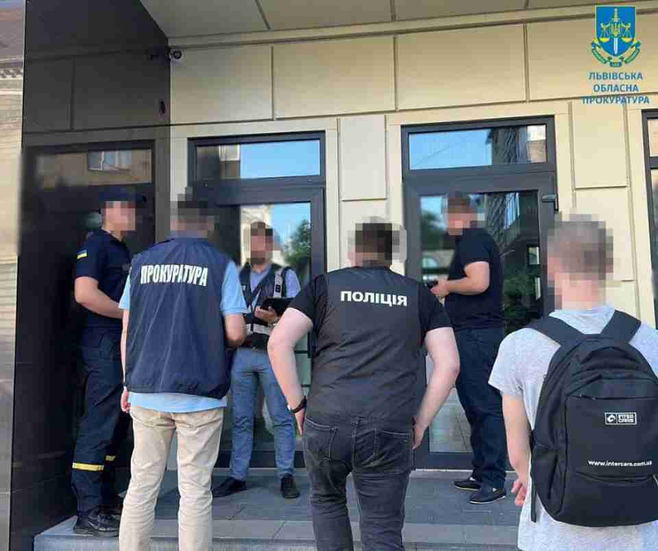 У Львові затримали посадовця університету безпеки життєдіяльності, який використовував курсантів для одержання хабарів