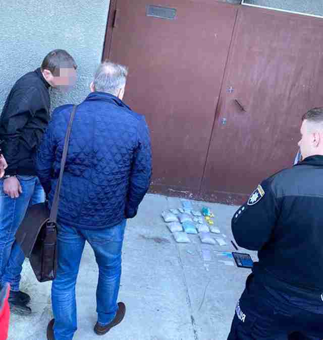 У Львові затримали жителя Житомирщини, з рюкзаком амфетаміну на 2,5 млн гривень (ФОТО)